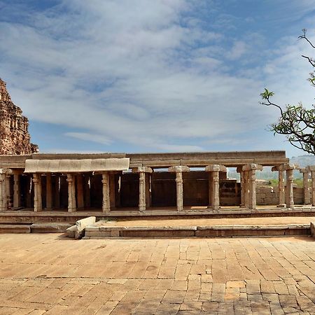 Clarks Inn Hampi Kamalapur Buitenkant foto