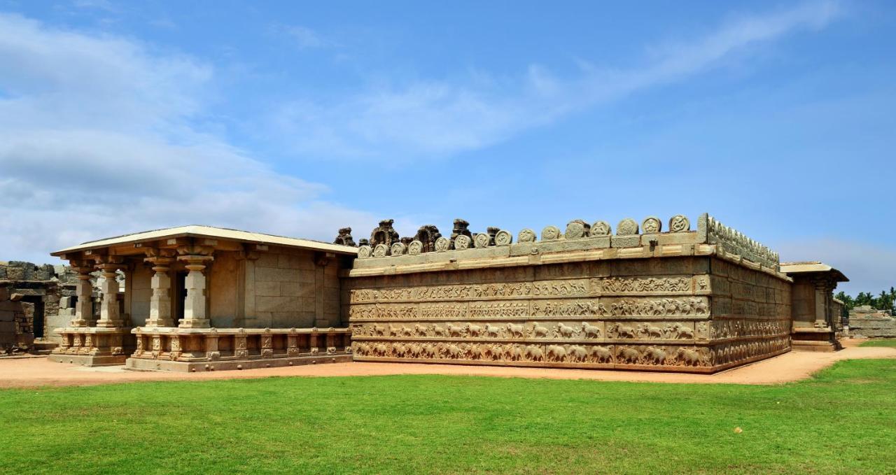 Clarks Inn Hampi Kamalapur Buitenkant foto