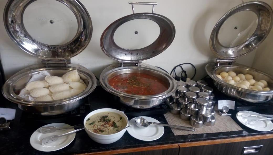 Clarks Inn Hampi Kamalapur Buitenkant foto