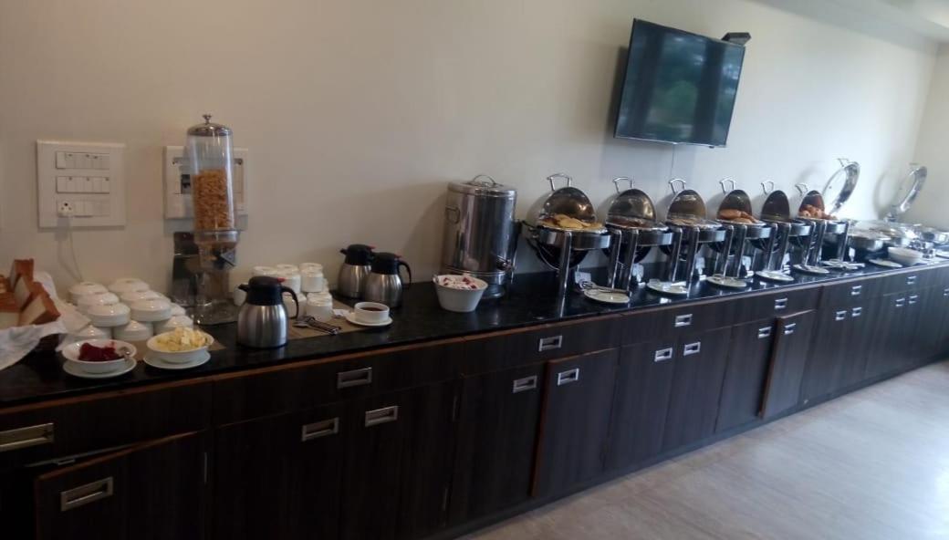Clarks Inn Hampi Kamalapur Buitenkant foto