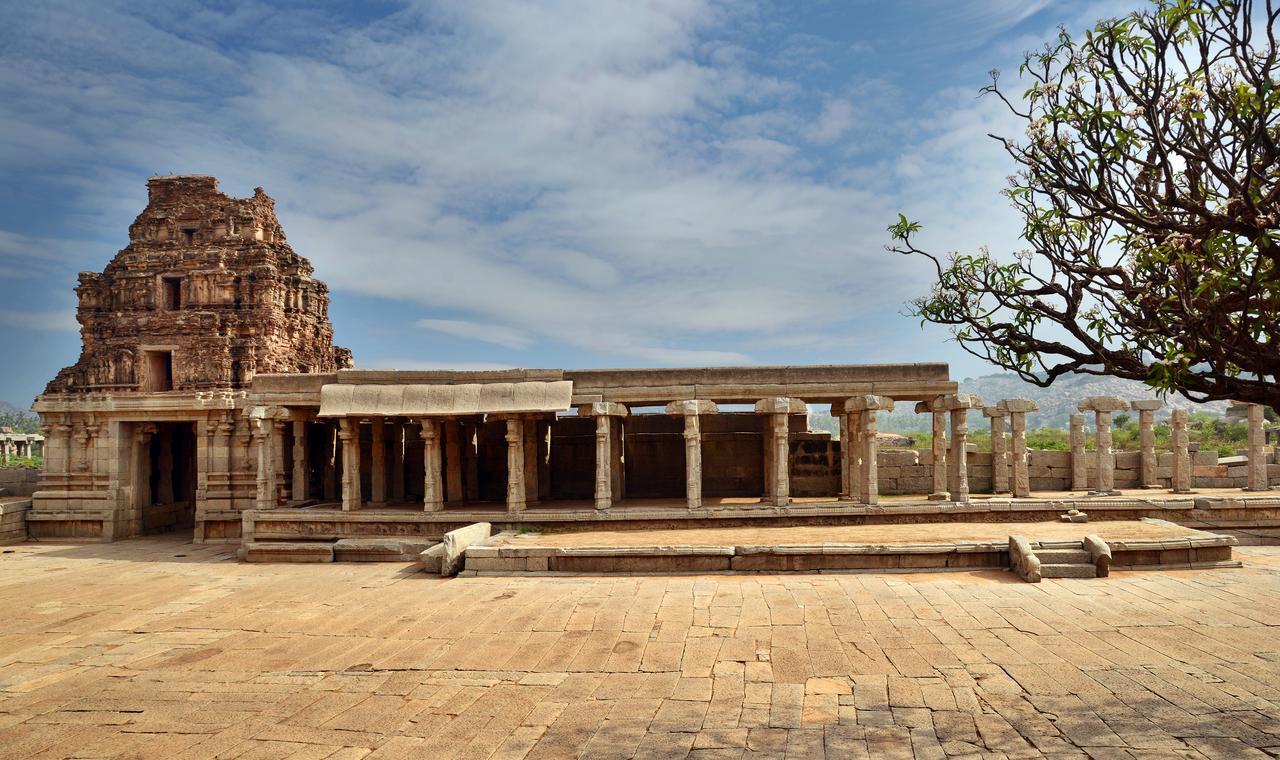 Clarks Inn Hampi Kamalapur Buitenkant foto