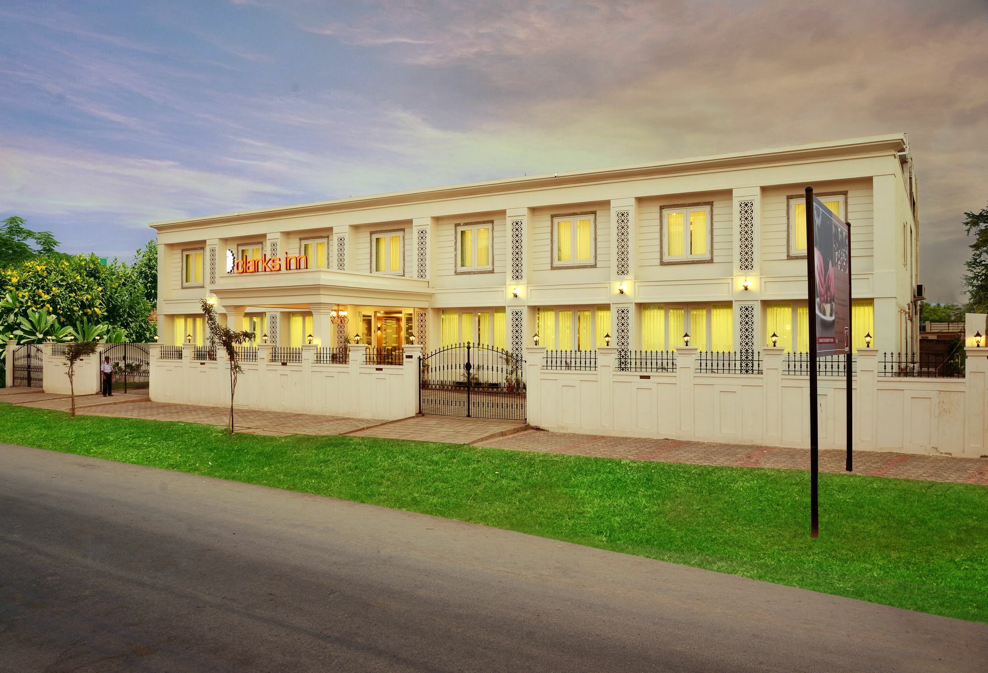 Clarks Inn Hampi Kamalapur Buitenkant foto